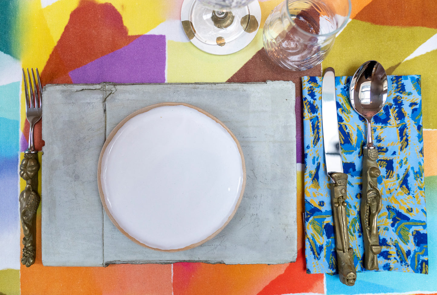 White glazed hand shaped ceramic plate with raw clay toasted rim edge