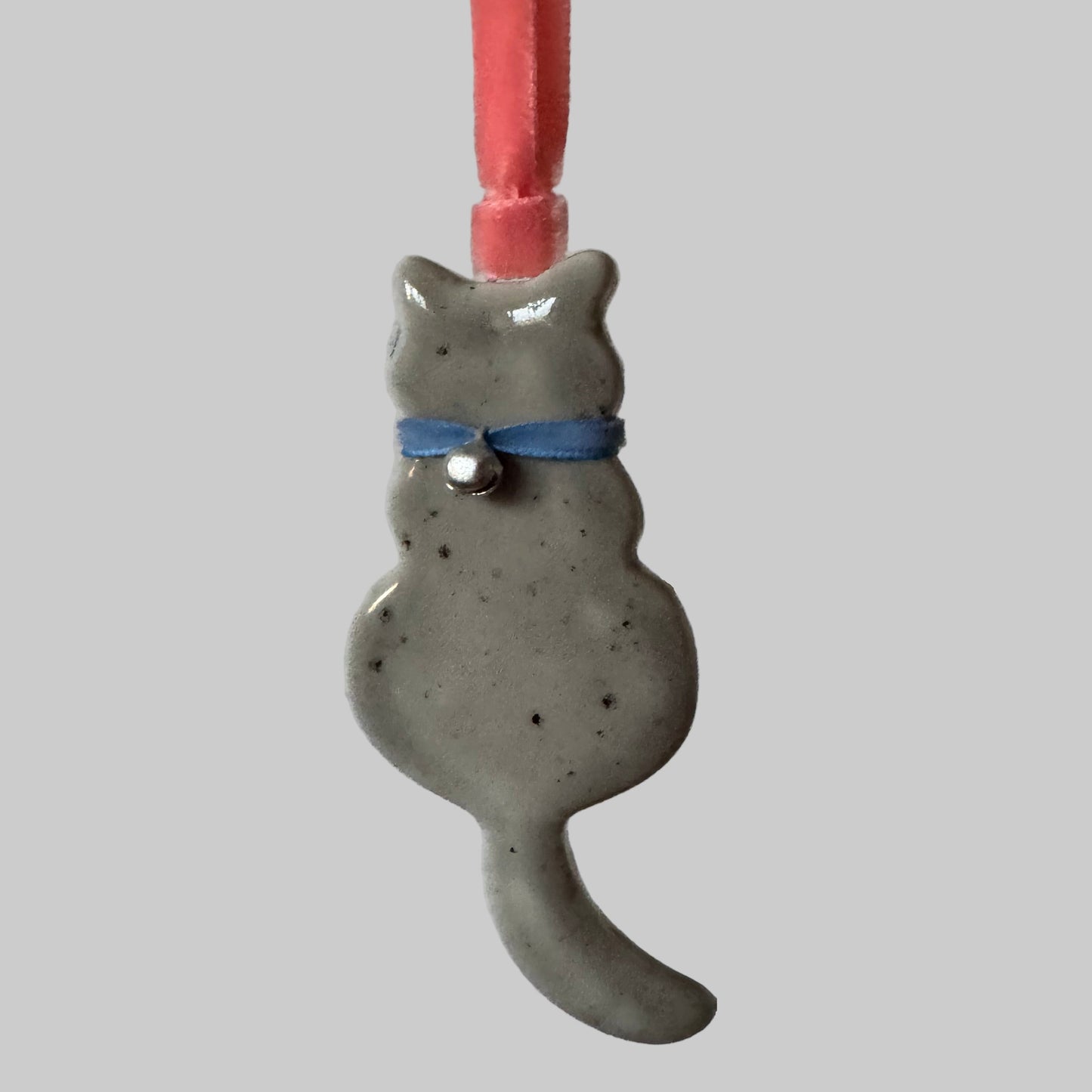 Porcelain cat hanging decoration with velvet collar and bell