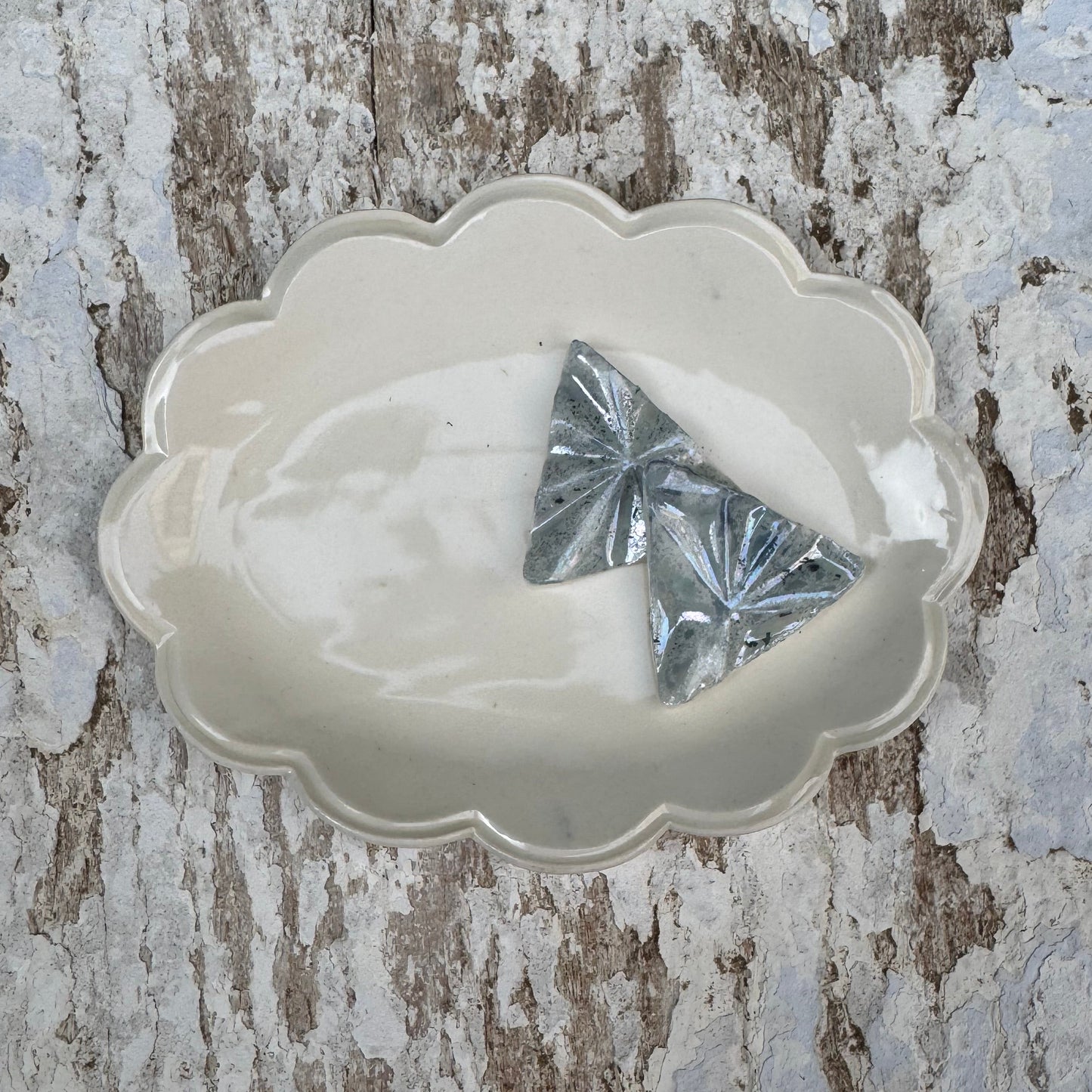 White porcelain scalloped edge trinket and soap dish